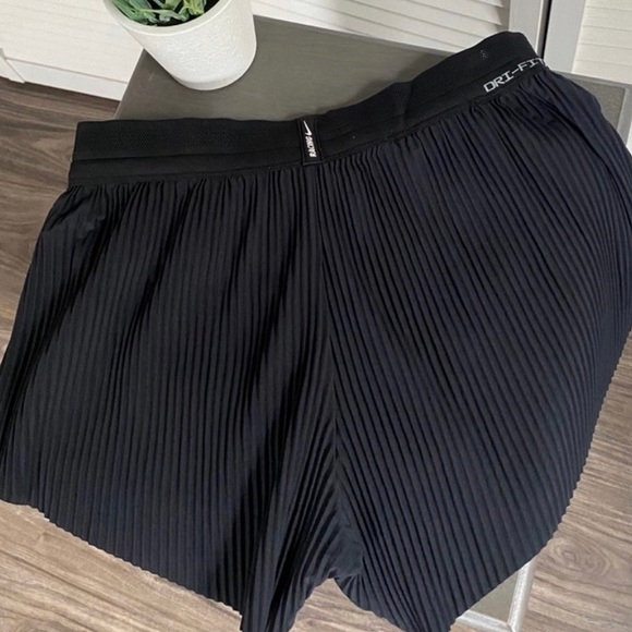 NEW WITH TAGS  NIKE AEROSWIFT Womens Racing Shorts Size Small NWT - Picture 4 of 10